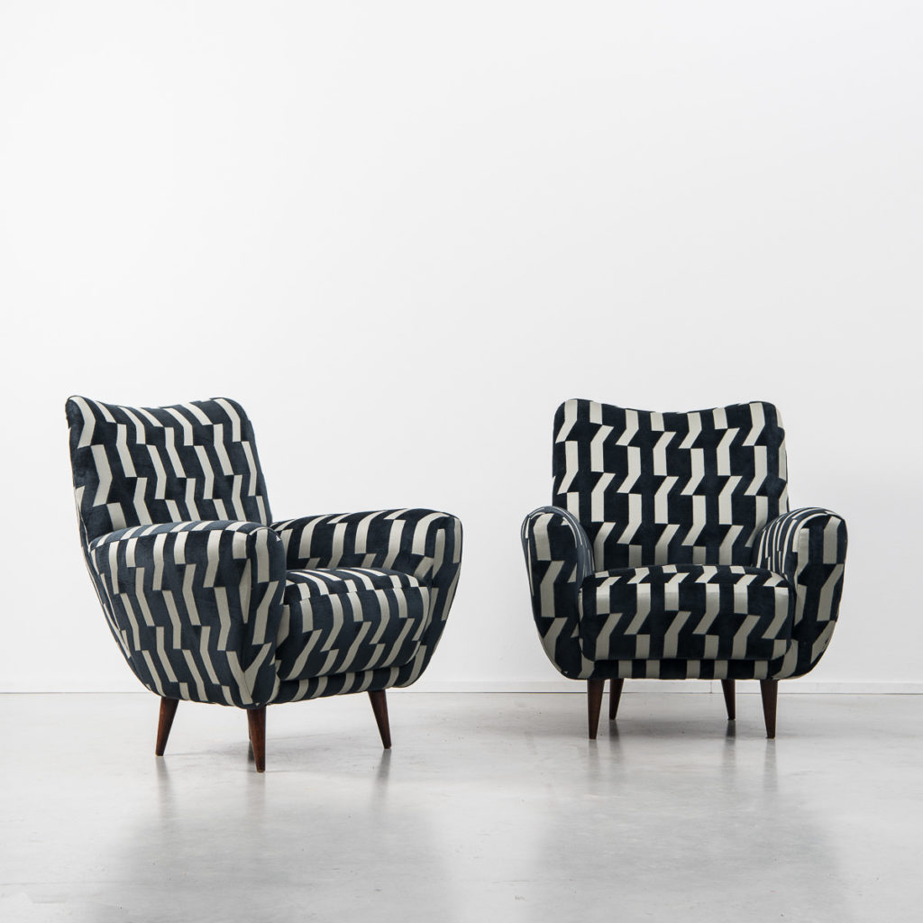 Pair of Italian armchairs Béton Brut