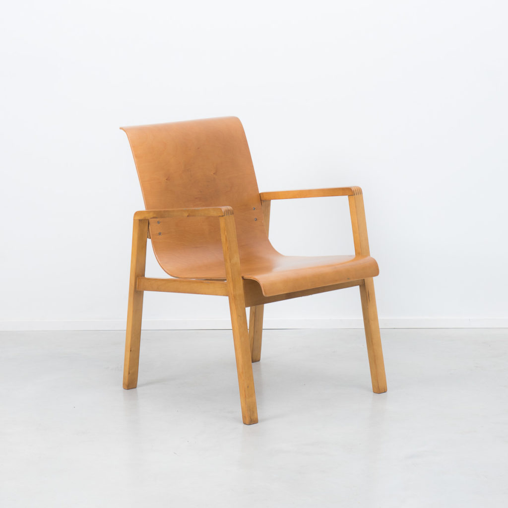Alvar Aalto 403 “Hallway” chair