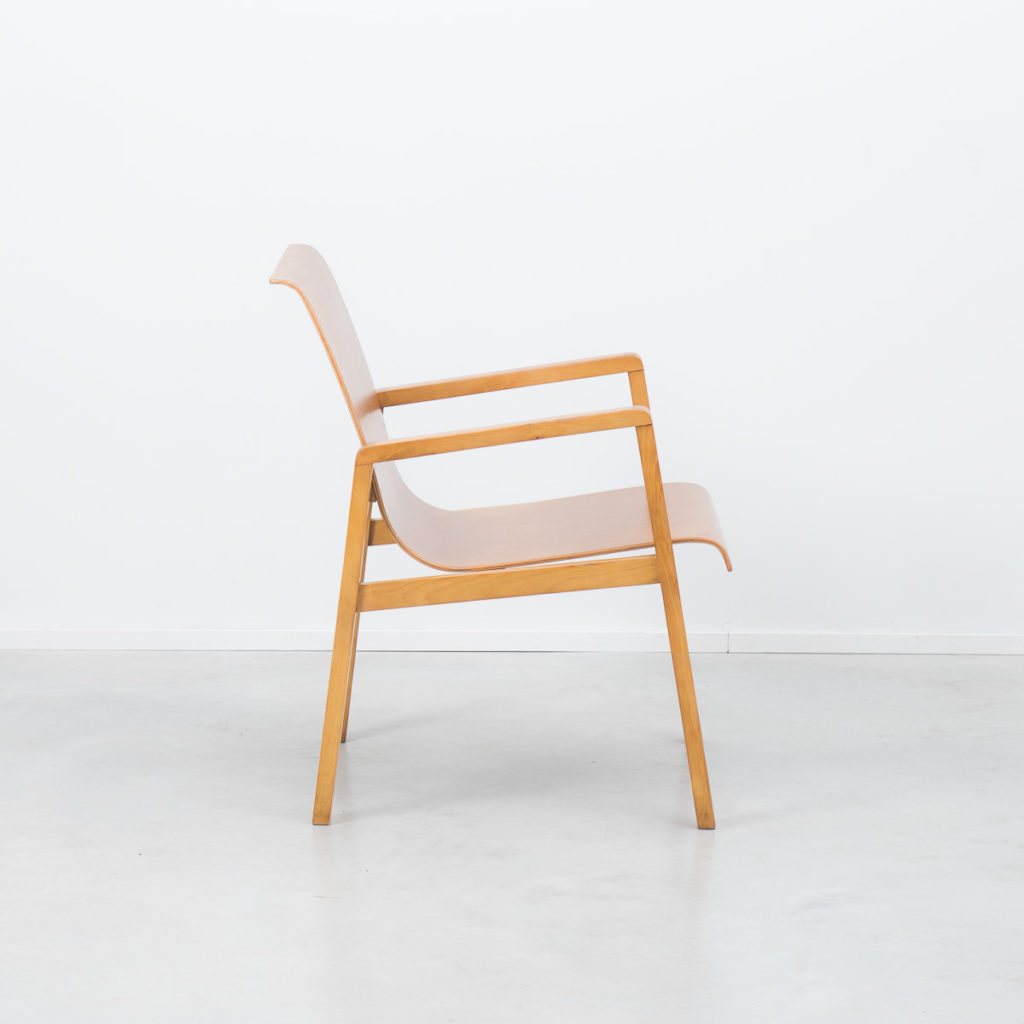 Alvar Aalto 403 “Hallway” chair