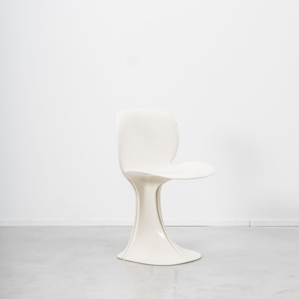 Pierre Paulin 8810 Flower chair & table