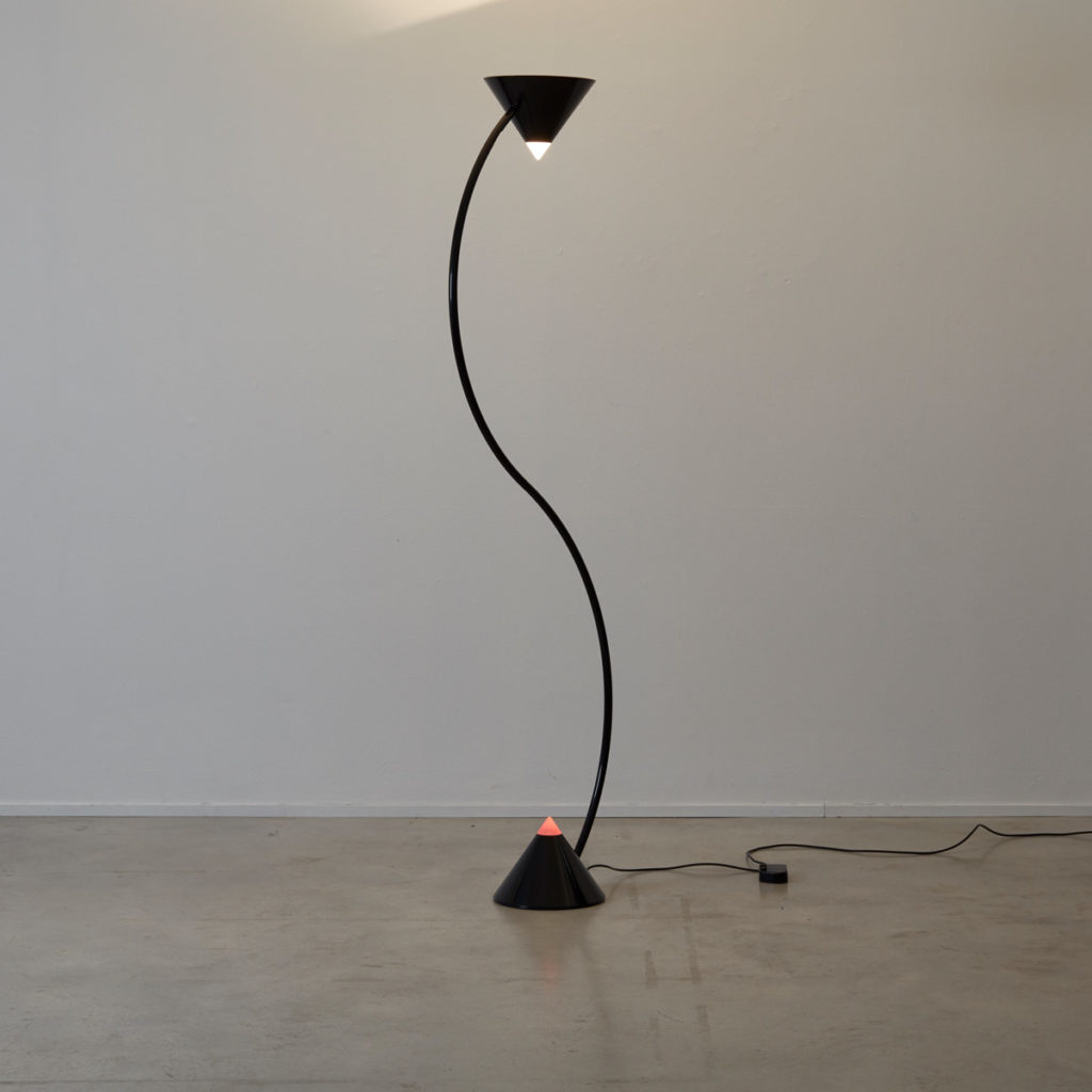 Gary Morga black Yang lamp