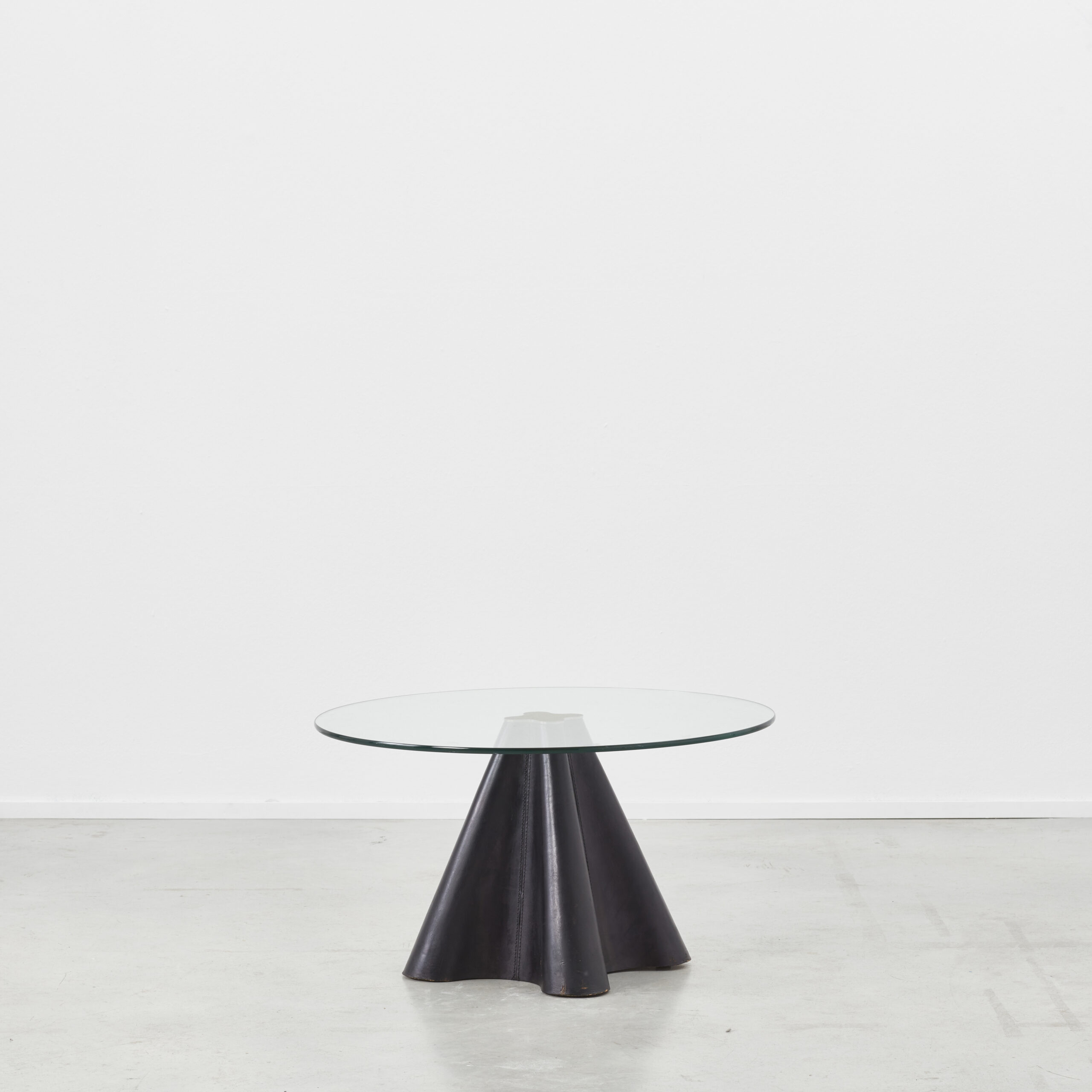 Oscar Tusquets Trebol side table