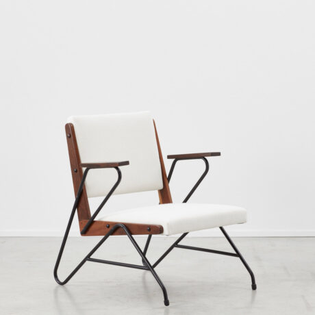 Lina Bo Bardi Pé de Ferro armchair