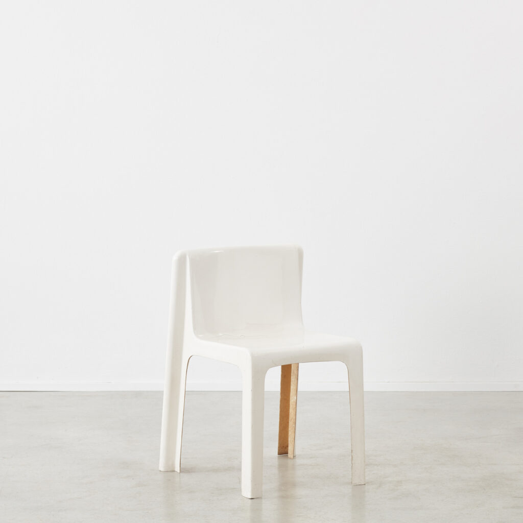Gerard Le Fe fibreglass chair