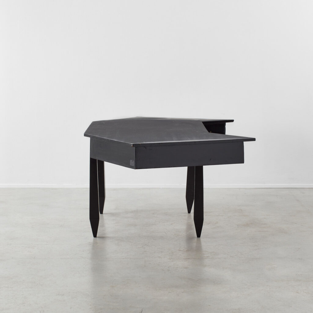 Mario Olivieri desk