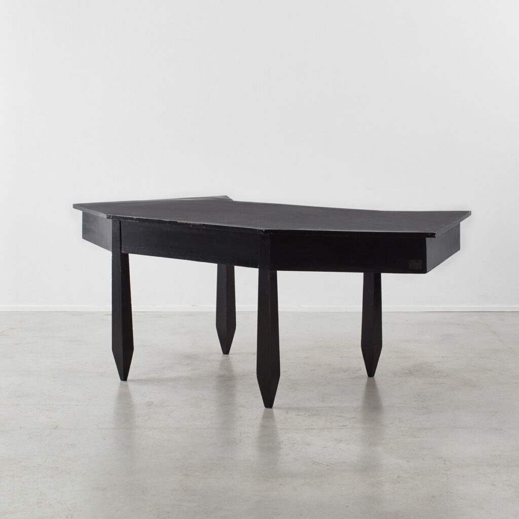 Mario Olivieri desk