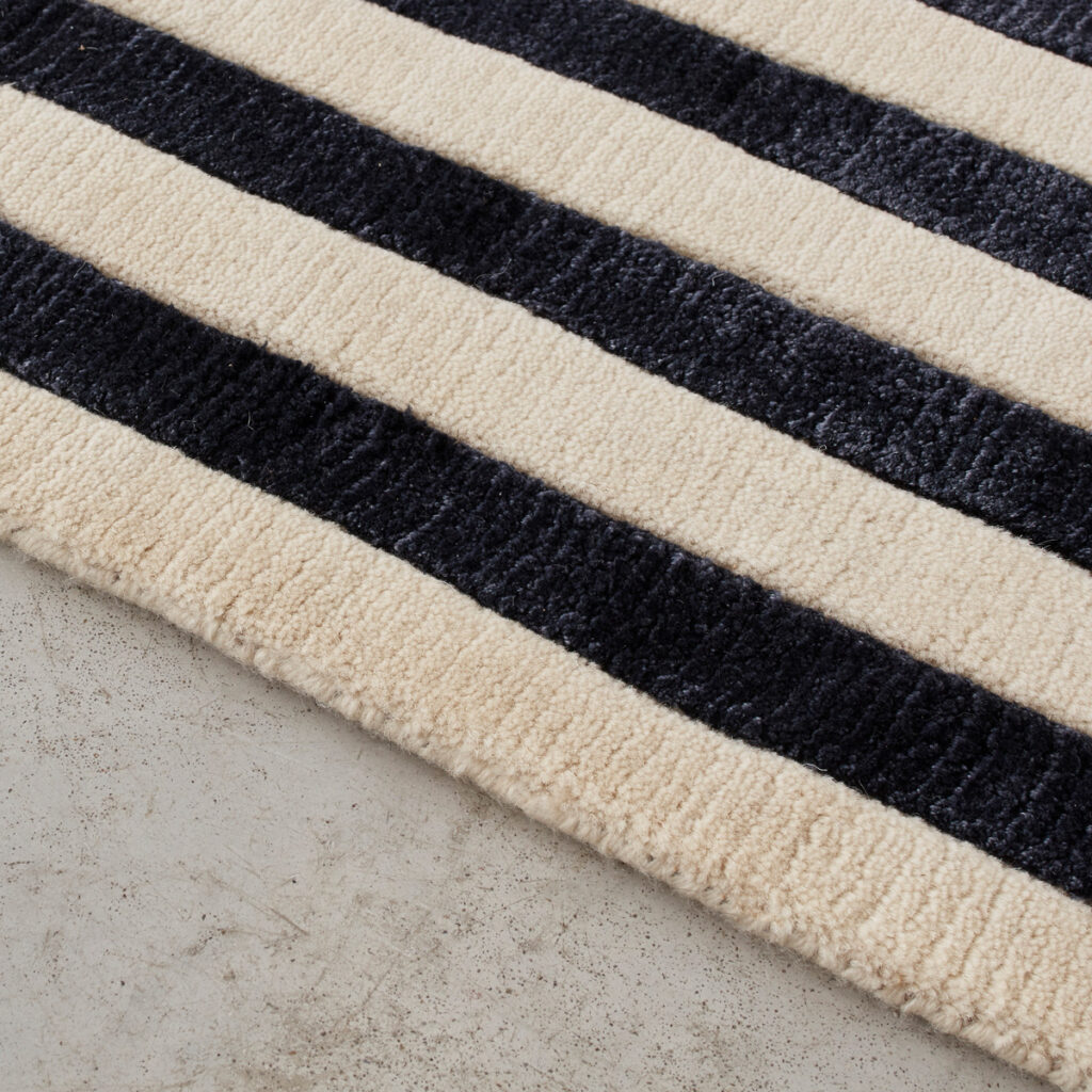 Black geometric wool carpet