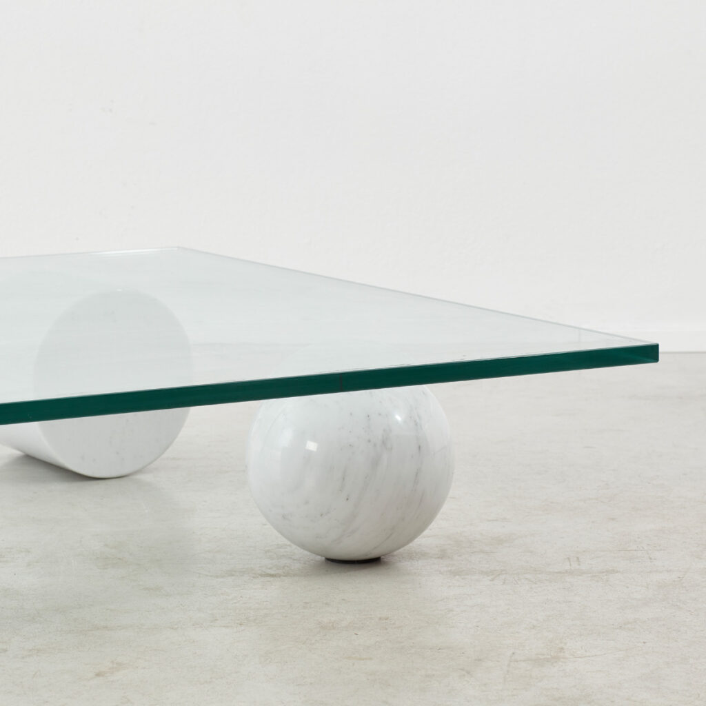 ‘Metafora’ coffee table in white marble