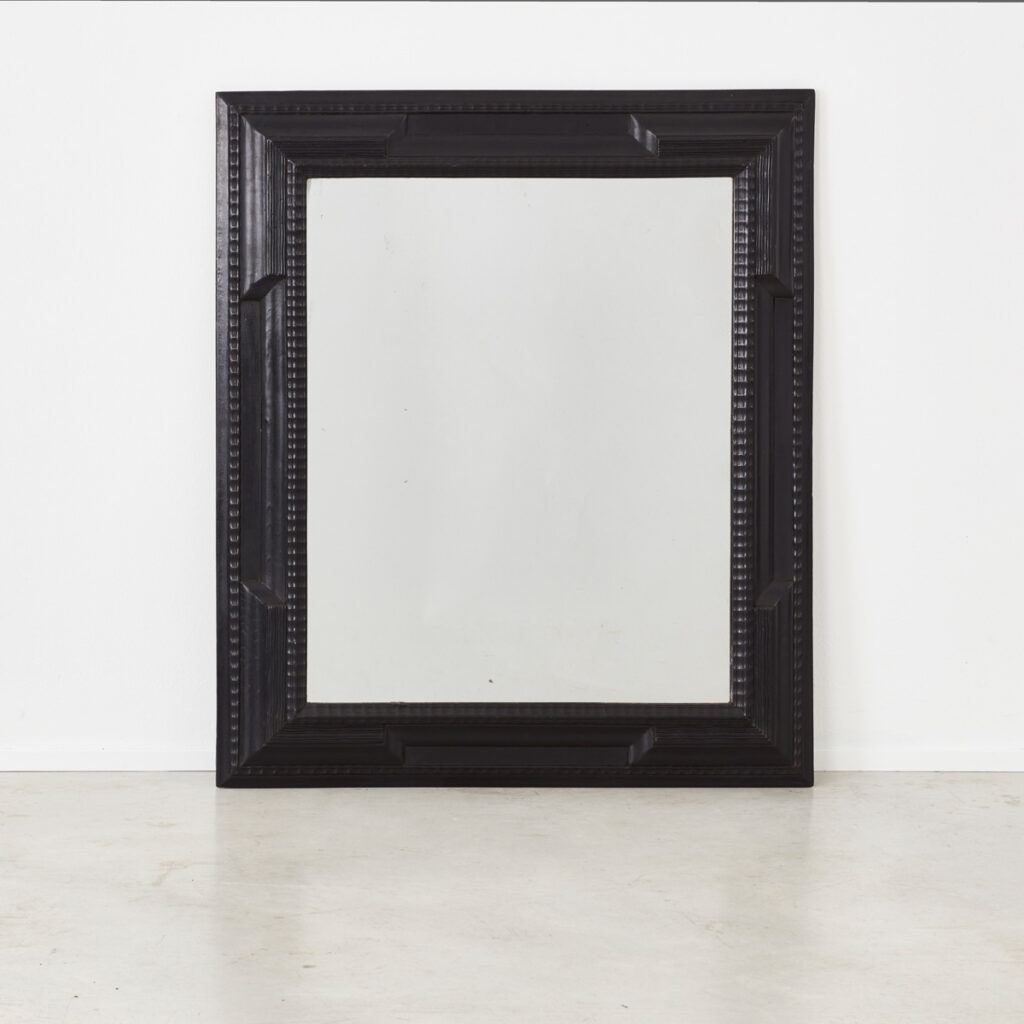 Medium ripple-frame mirror
