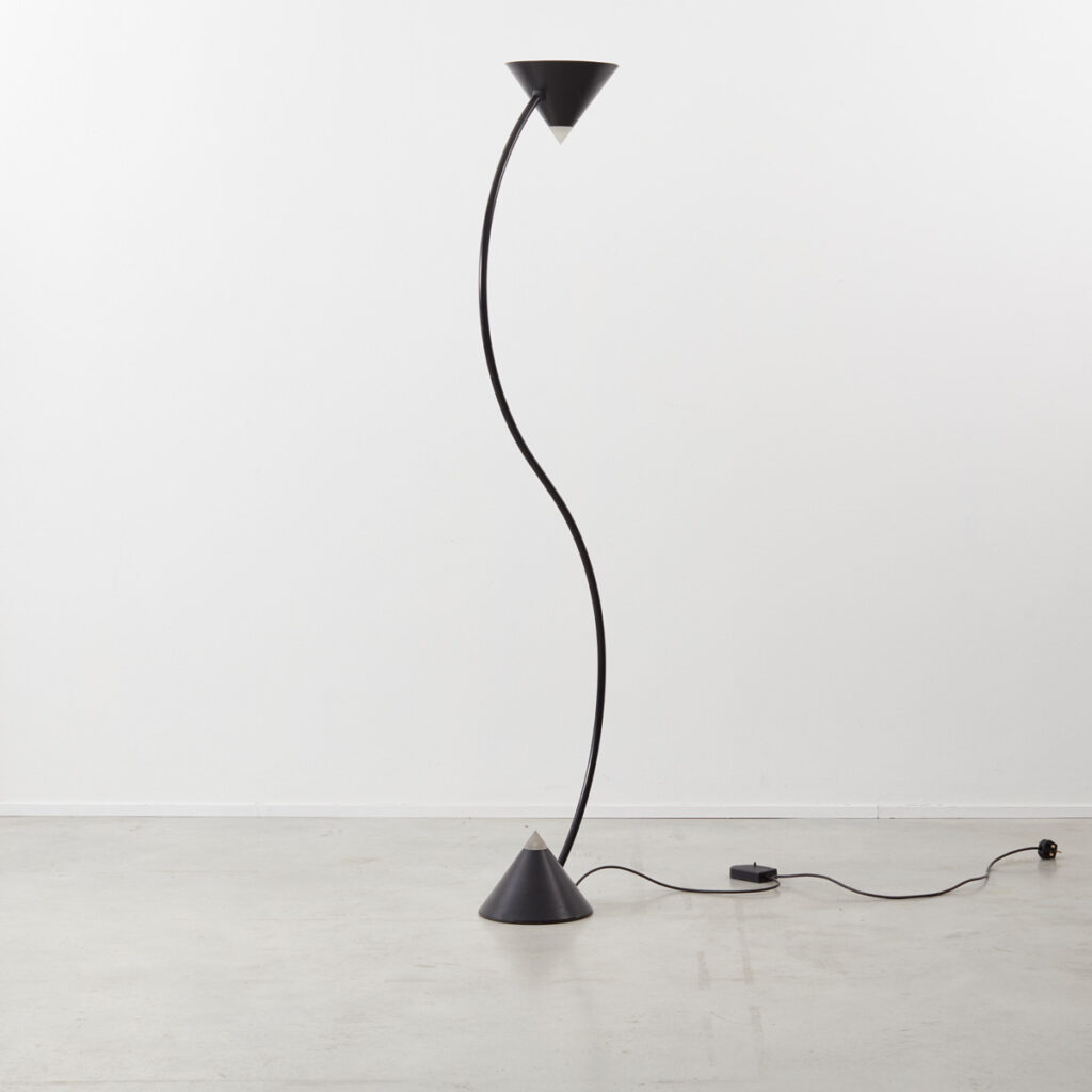 Gary Morga black Yang lamp