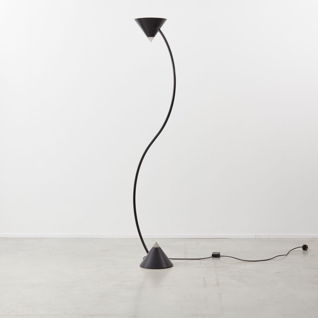 Gary Morga black Yang lamp