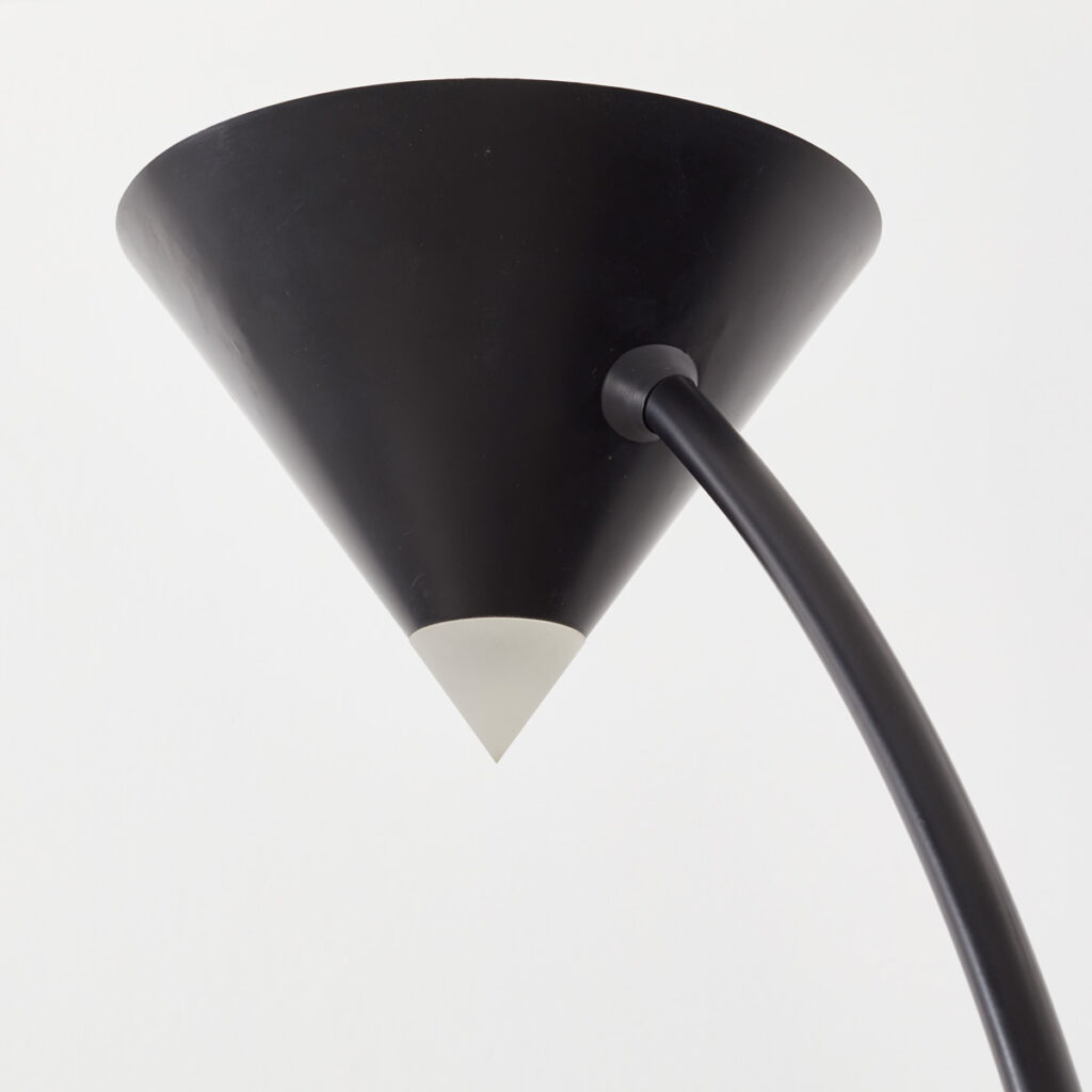 Gary Morga black Yang lamp