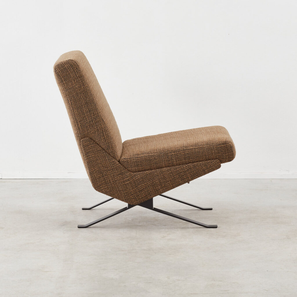 Pierre Guariche ‘Troika’ slipper chairs