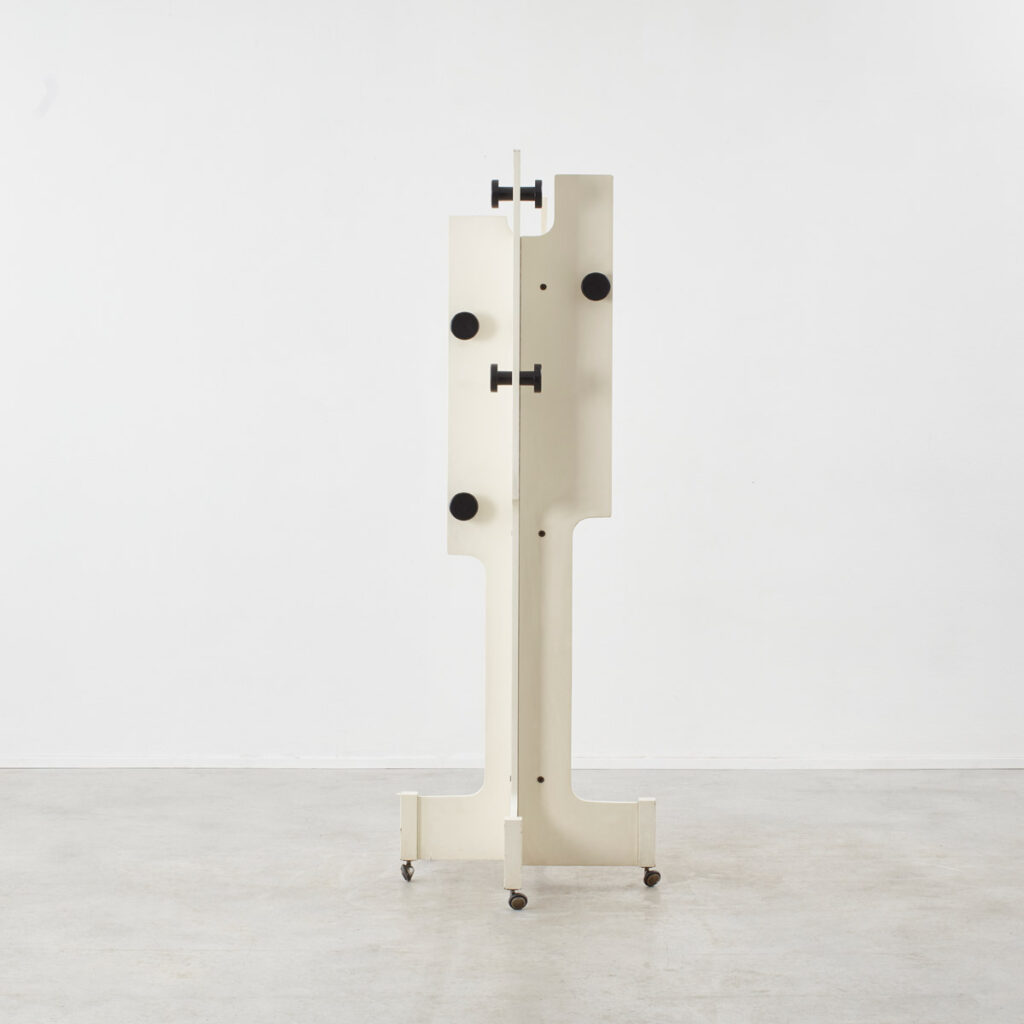 White lacquered wood coat stand