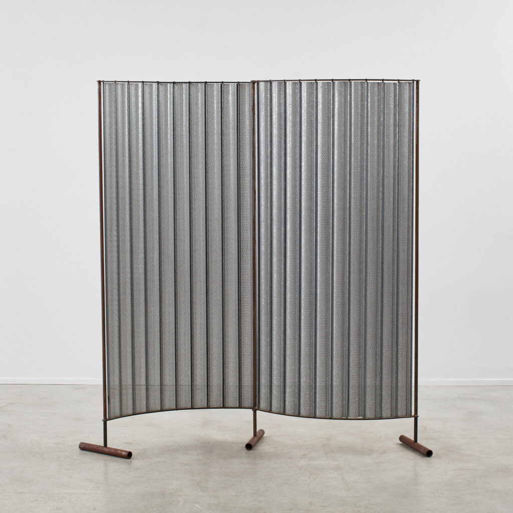 Perforated steel pivoting screen