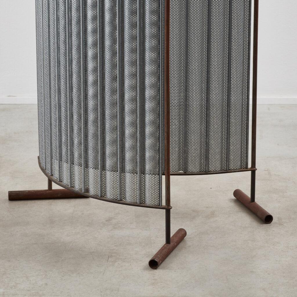 Perforated steel pivoting screen