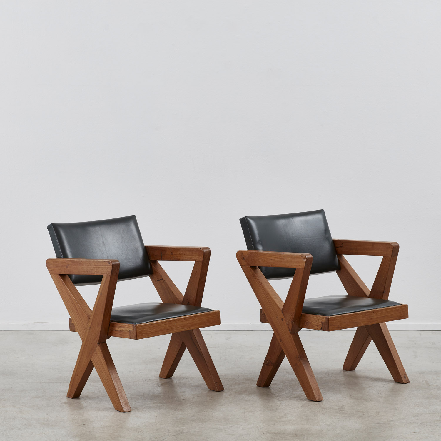 Pierre Jeanneret Showroom armchairs - Béton Brut