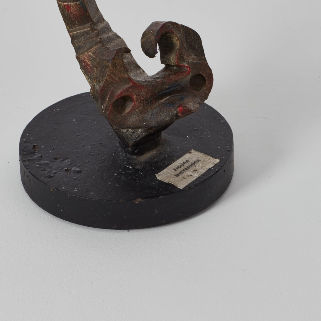 Salvino Marsura Figura Misteriosa sculpture