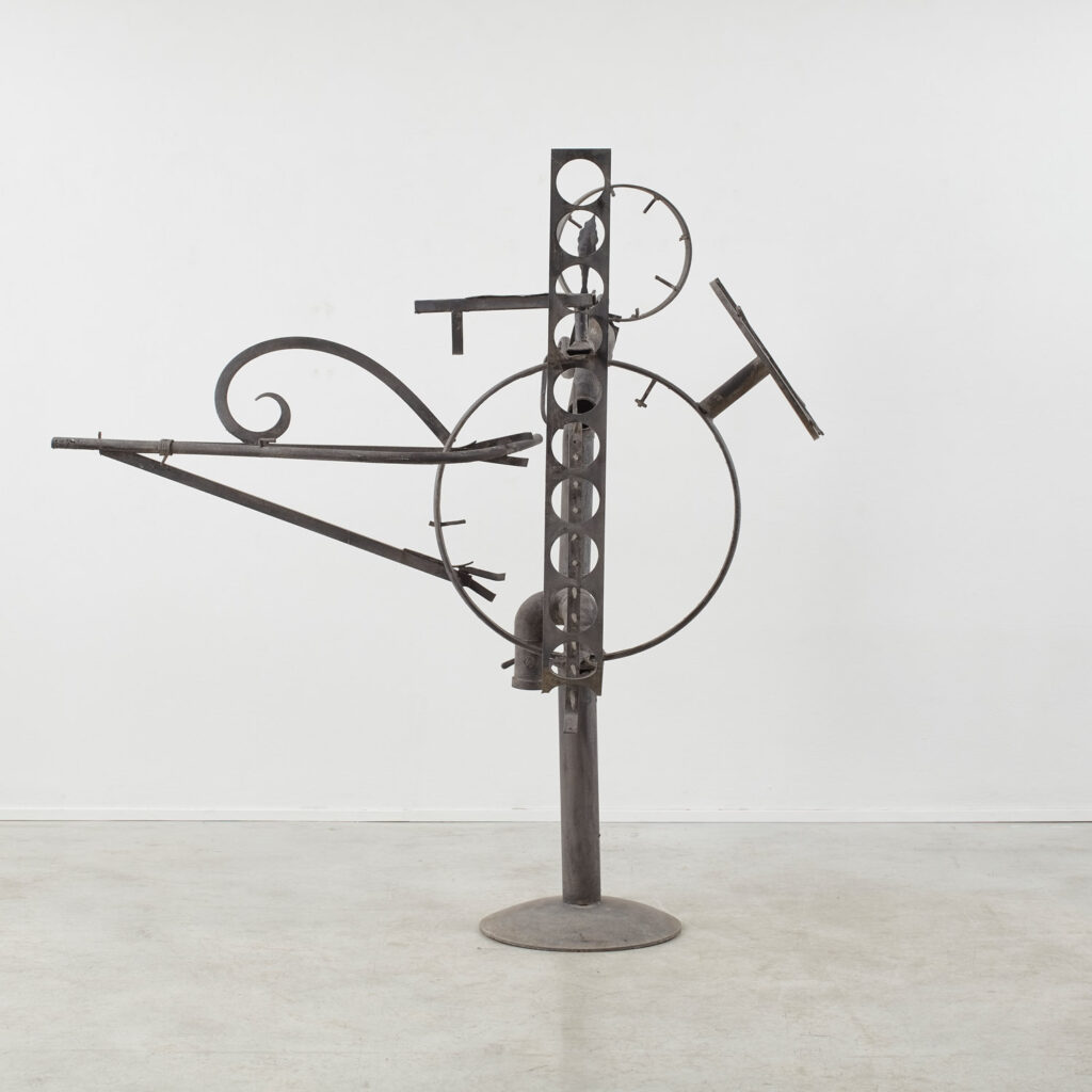 Salvino Marsura Trebbiatrice sculpture
