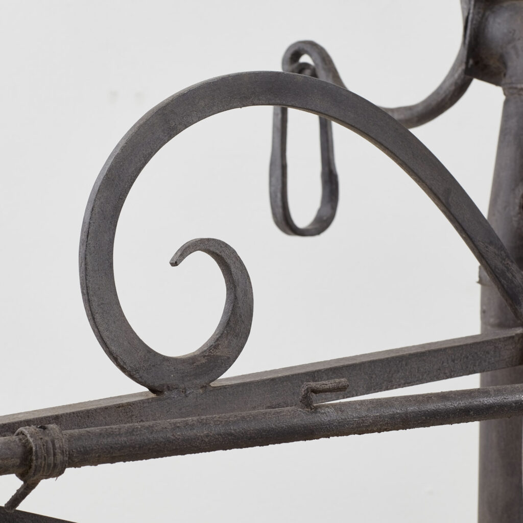 Salvino Marsura Trebbiatrice sculpture