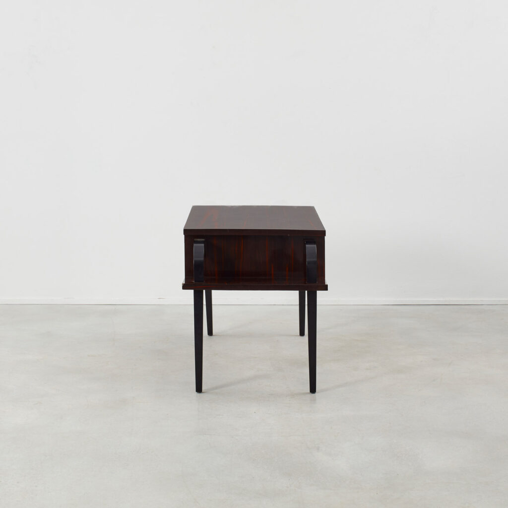 Desk in lacquered Macassar ebony veneer
